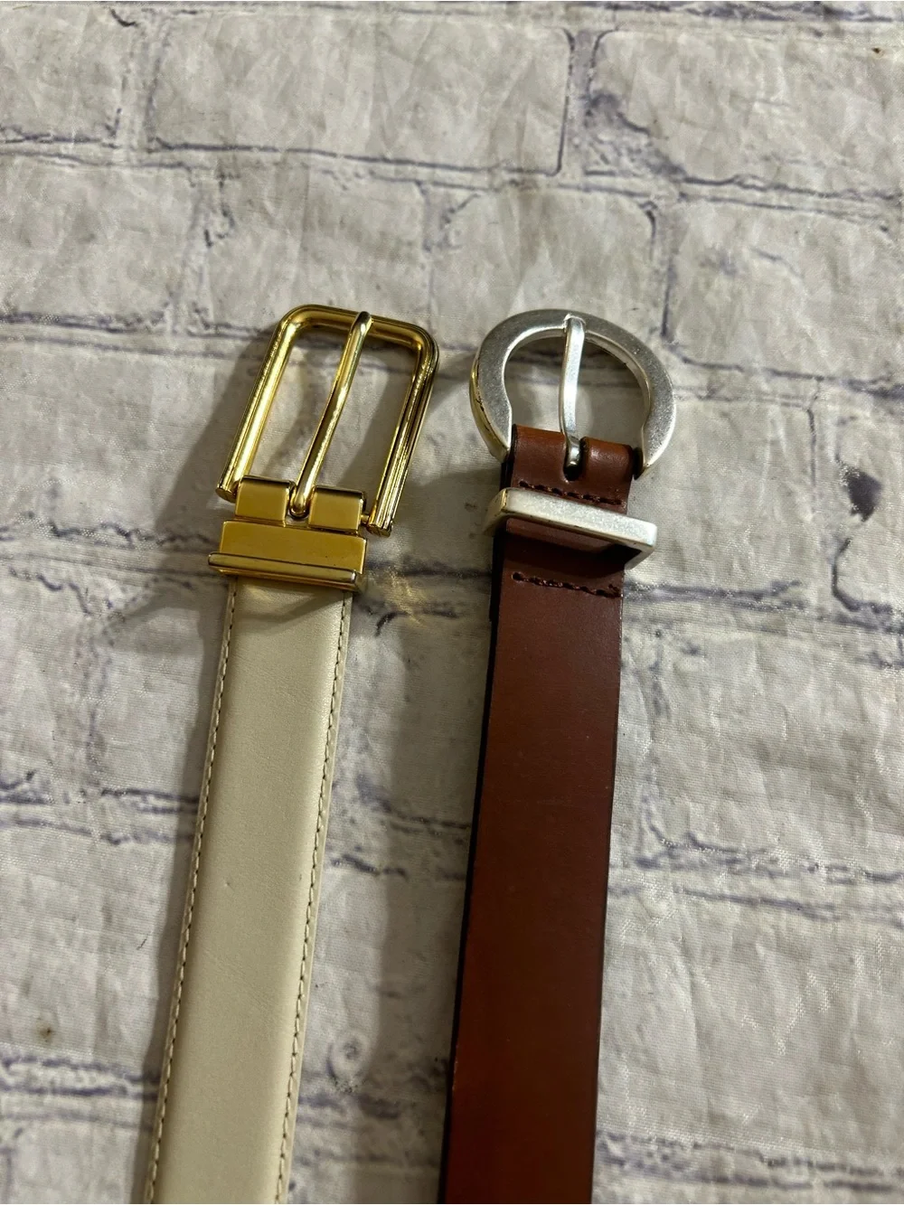 LIZ CLAIBORNE VINTAGE LEATHER (2) BELTS CREAM & BROWN GOLD & SILVER BUCKLES S&M